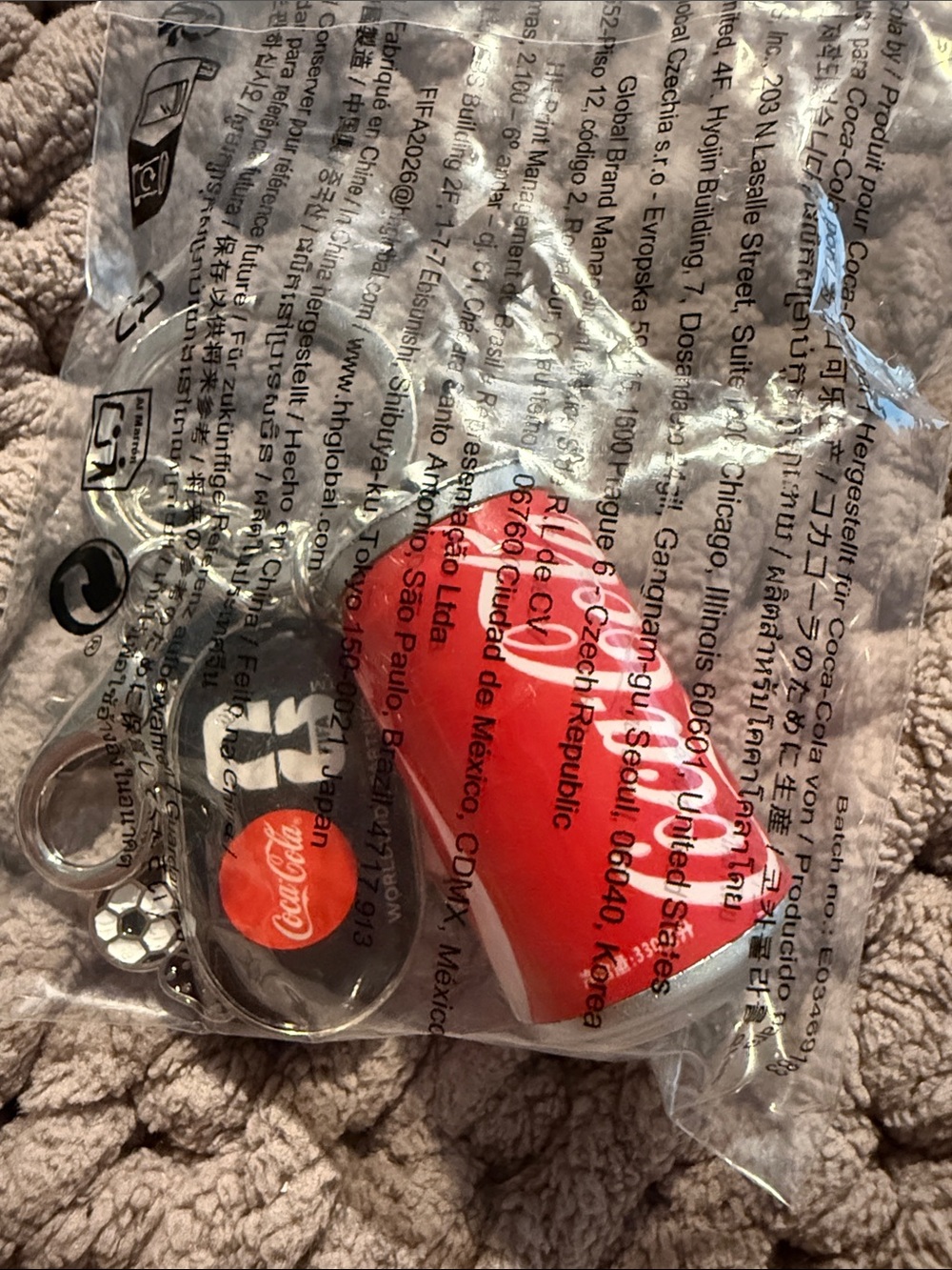 Coca Cola FIFA SOCCER PLAYER Phone Charm Keychain CLIP NIP COKE CAN World Cup ⚽️